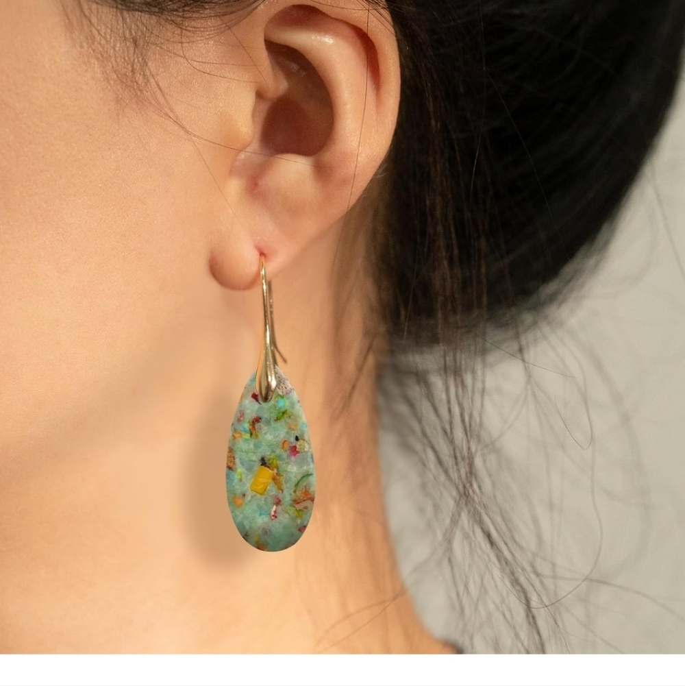 Elegant Gold and Green Teardrop Earrings